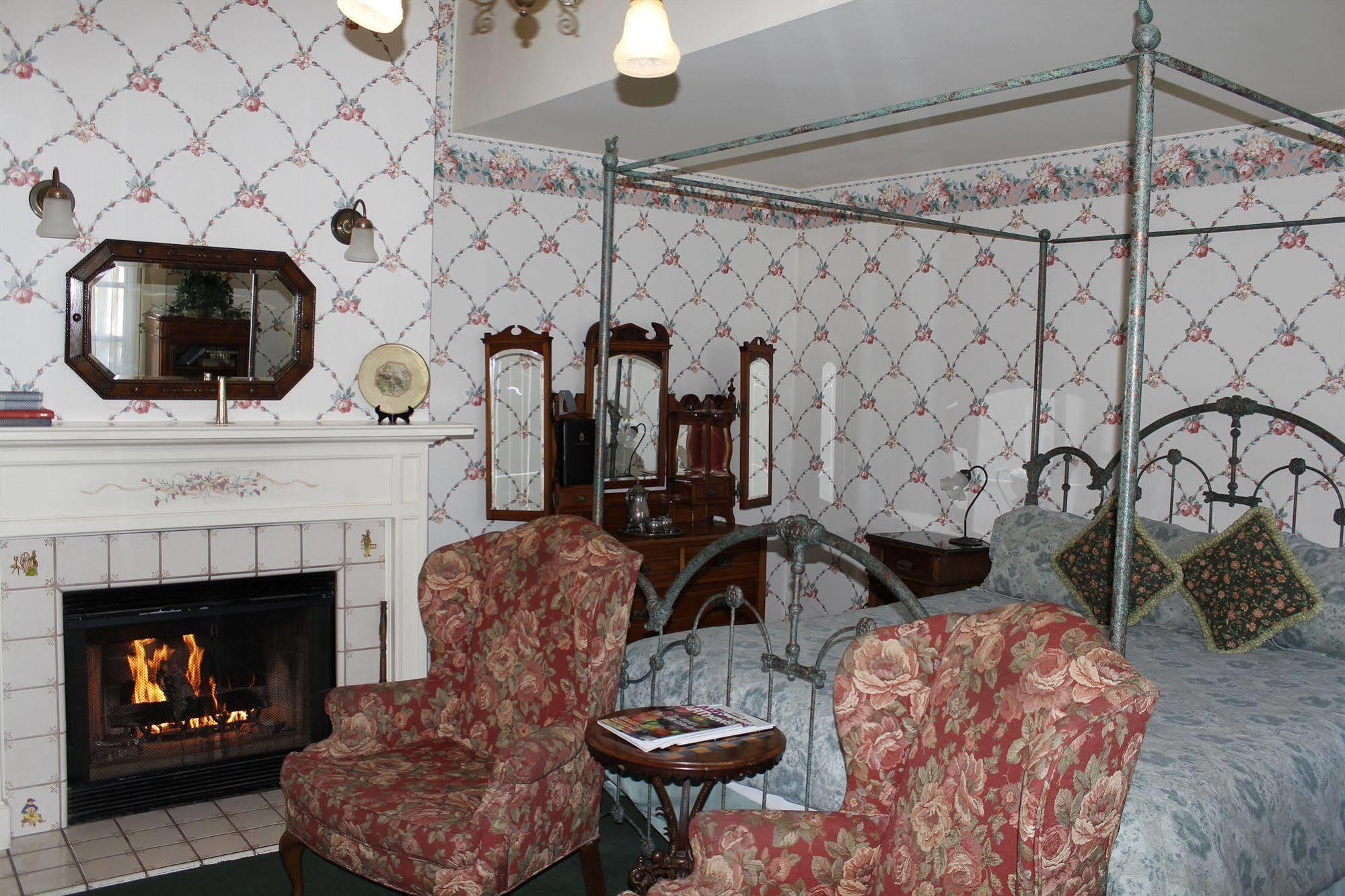 Gosby House Inn, A Four Sisters Inn Pacific Grove Bagian luar foto